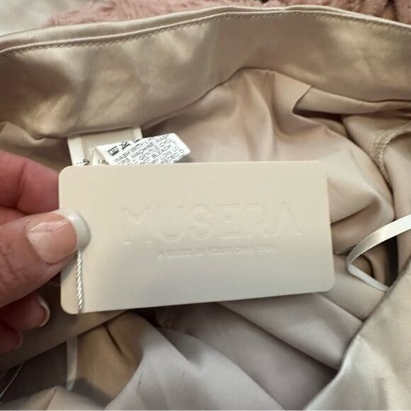 MUSERA Mini Curved Hem Satin Skirt Champagne Size Medium - Picture 9 of 11